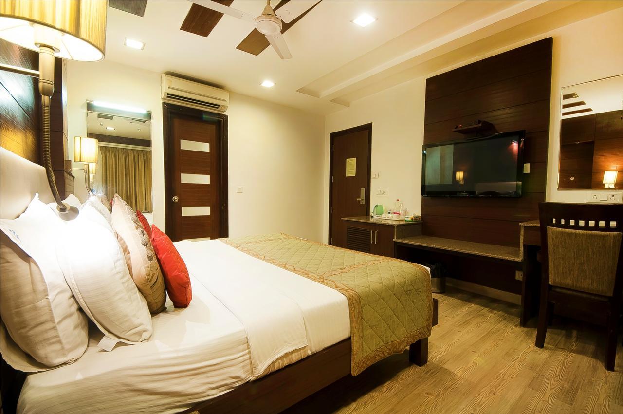 Hotel Amaltas International - Delhi-16 New Delhi Exteriör bild