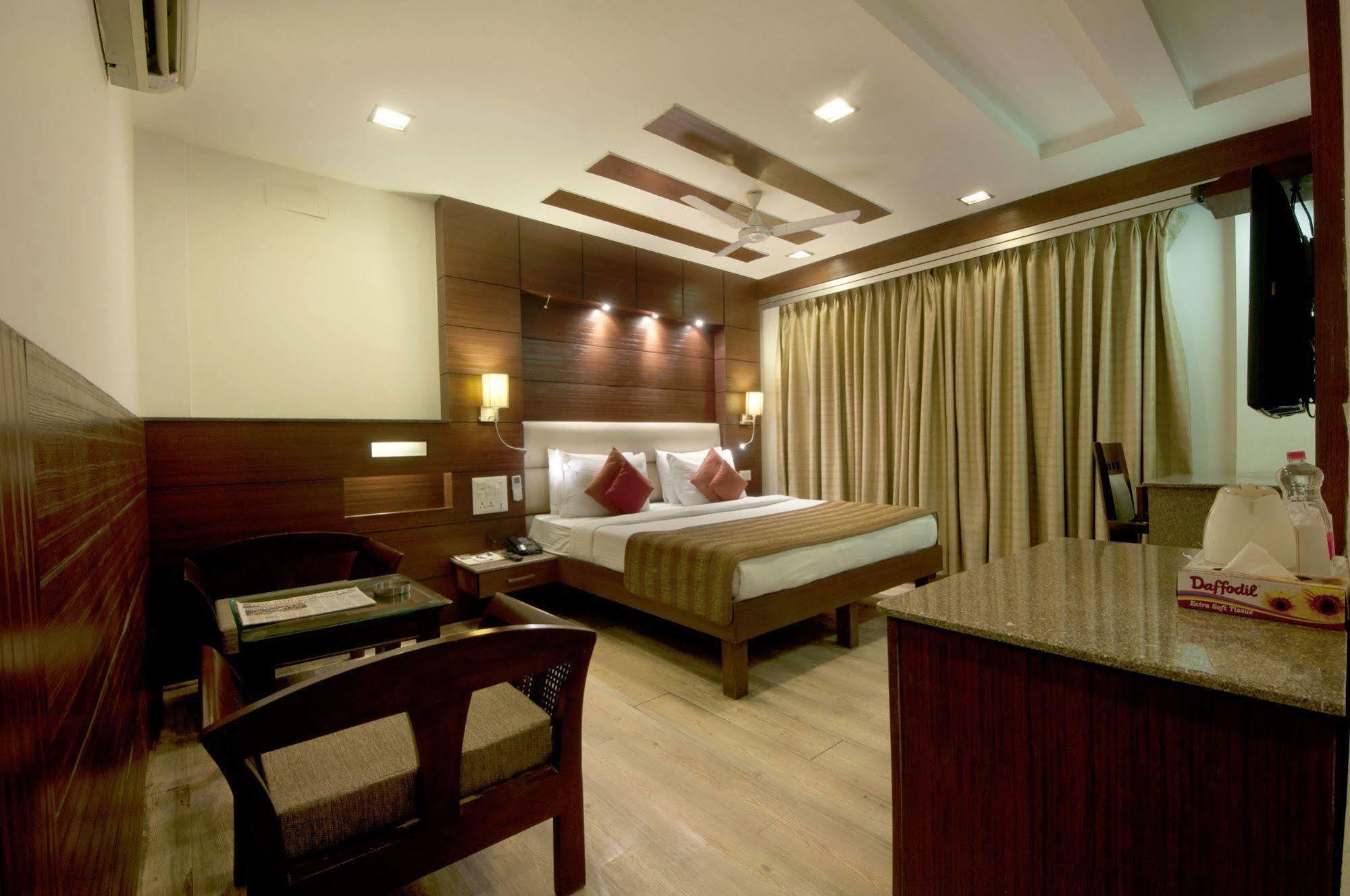 Hotel Amaltas International - Delhi-16 New Delhi Exteriör bild