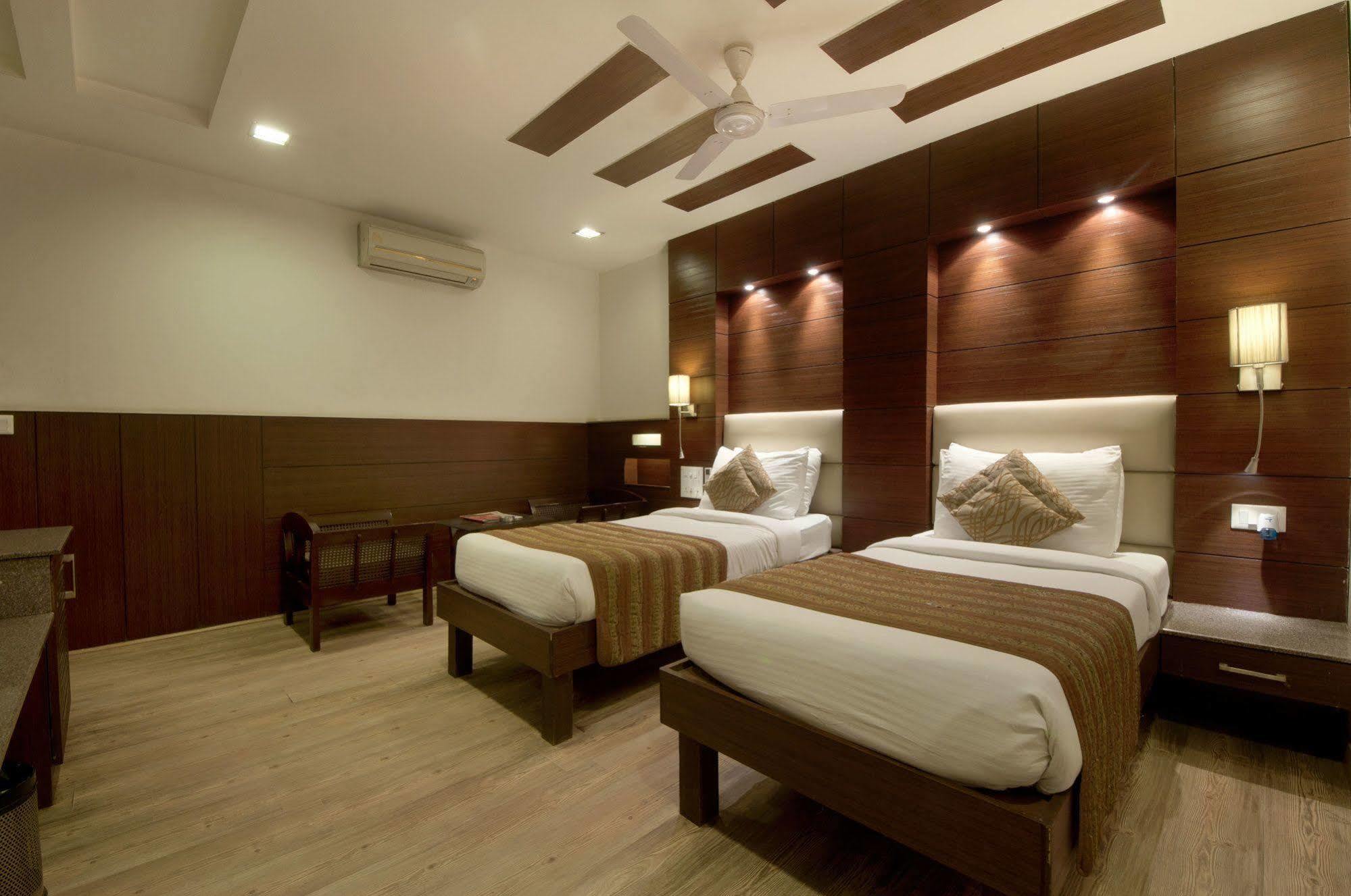 Hotel Amaltas International - Delhi-16 New Delhi Exteriör bild
