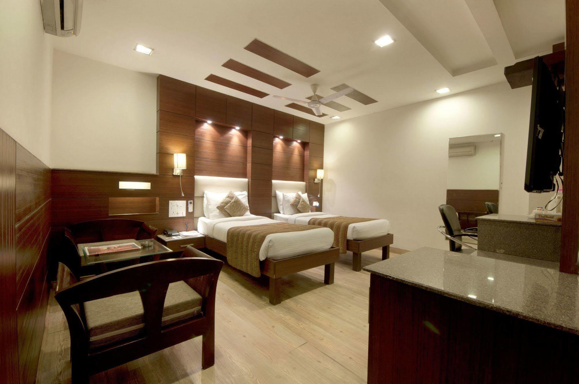Hotel Amaltas International - Delhi-16 New Delhi Exteriör bild
