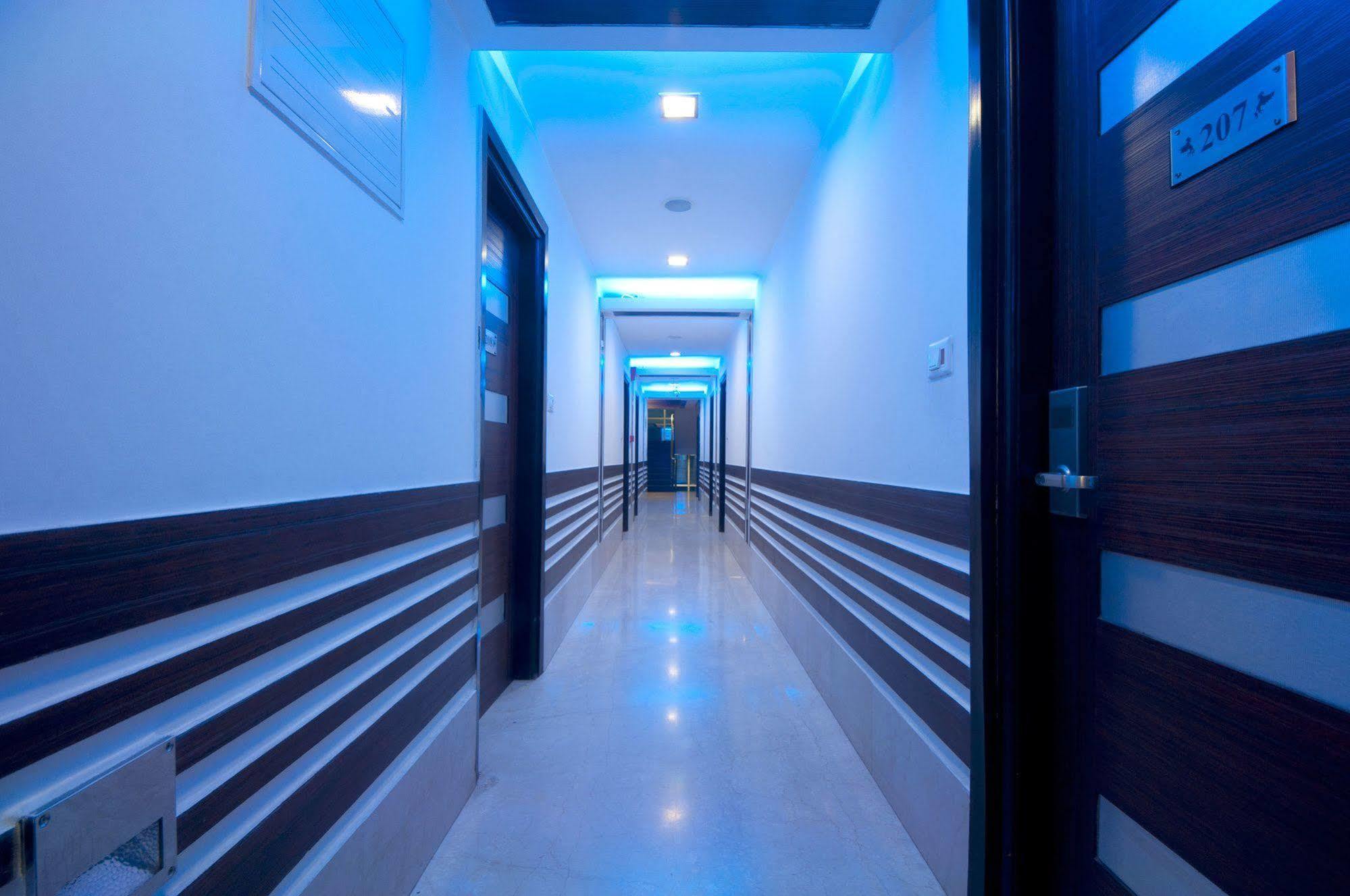 Hotel Amaltas International - Delhi-16 New Delhi Exteriör bild