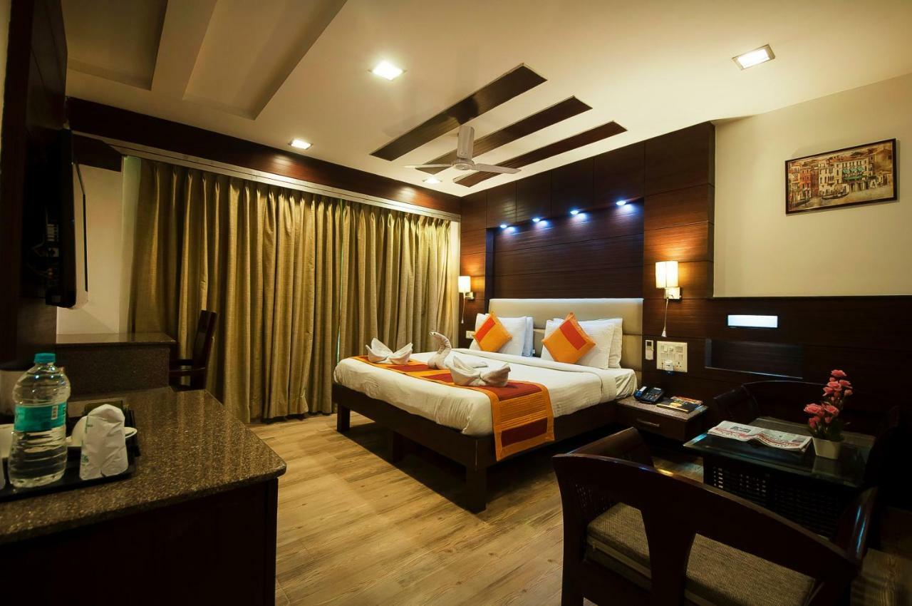 Hotel Amaltas International - Delhi-16 New Delhi Exteriör bild