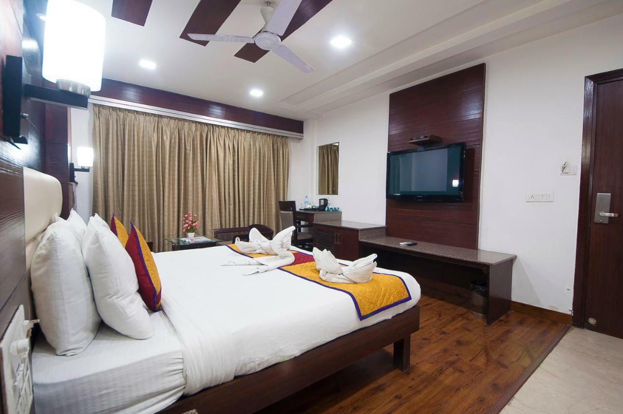 Hotel Amaltas International - Delhi-16 New Delhi Exteriör bild
