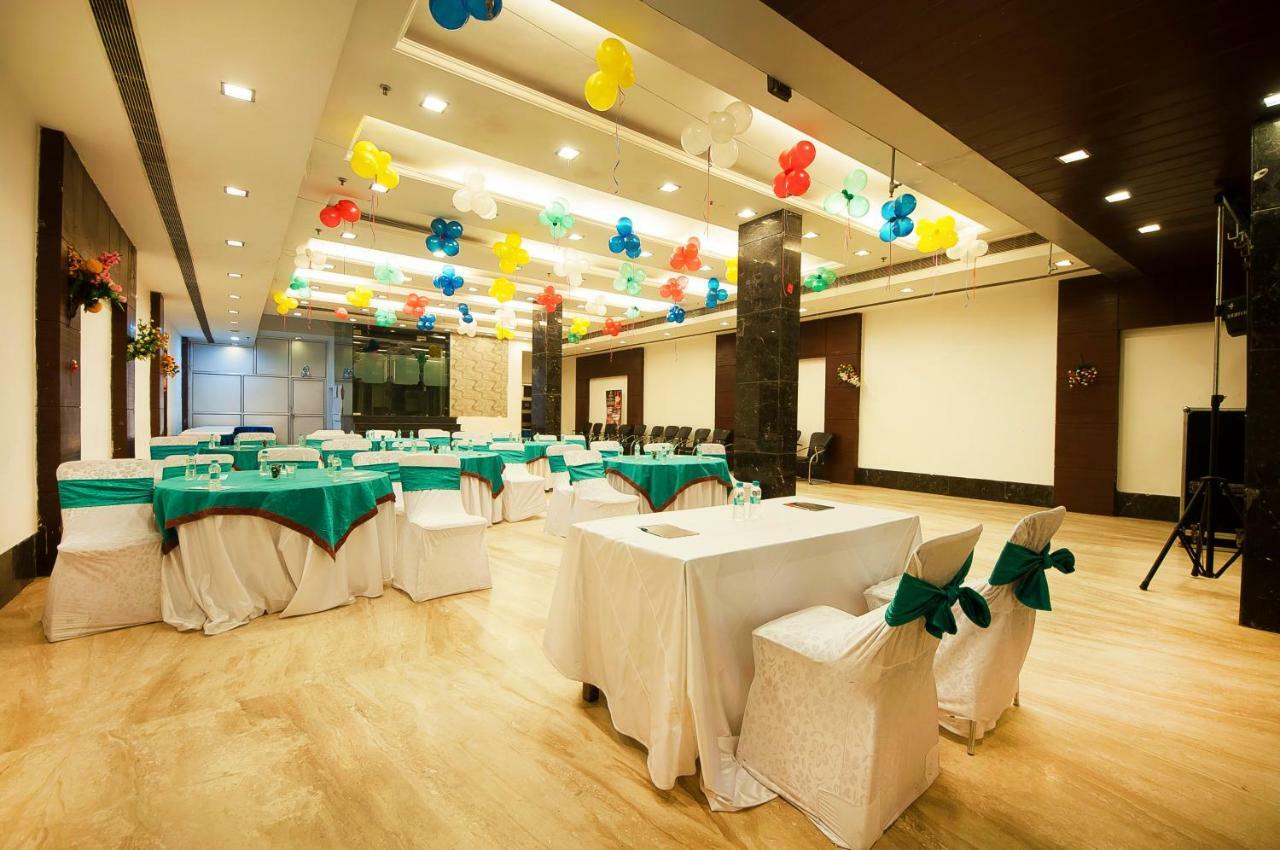 Hotel Amaltas International - Delhi-16 New Delhi Exteriör bild