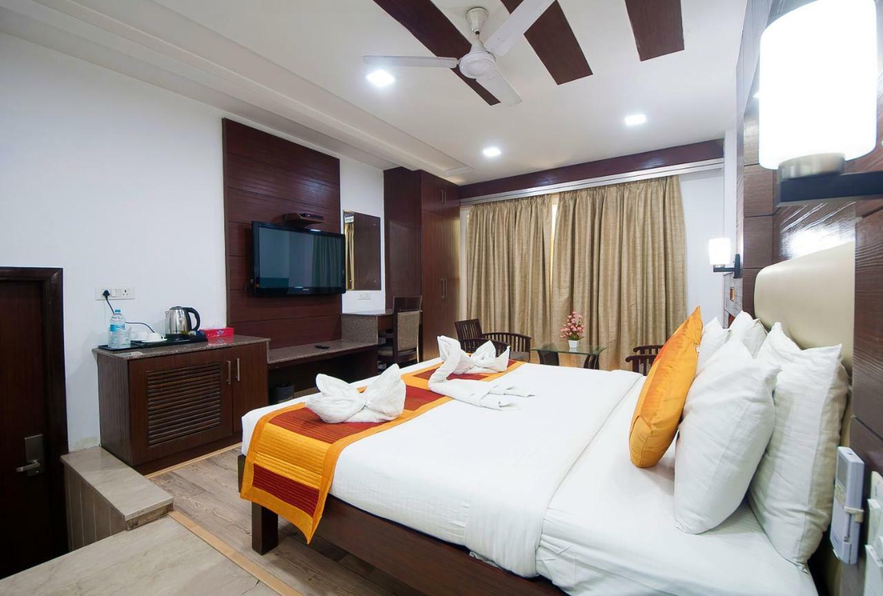 Hotel Amaltas International - Delhi-16 New Delhi Exteriör bild